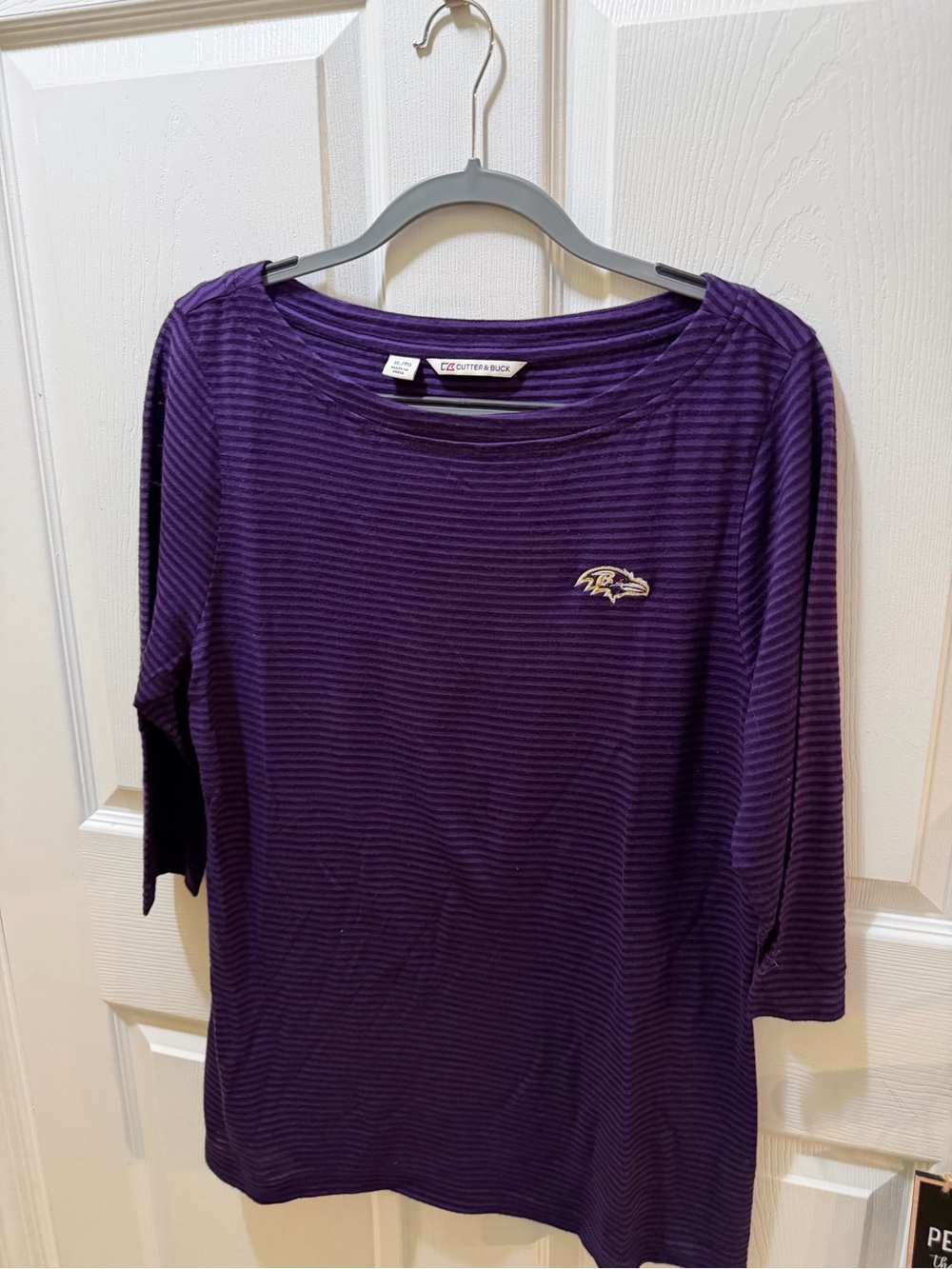 Gently Used Cutter & Buck Woman’s 
Baltimore Ravens 3/4 Sleeve Shirt